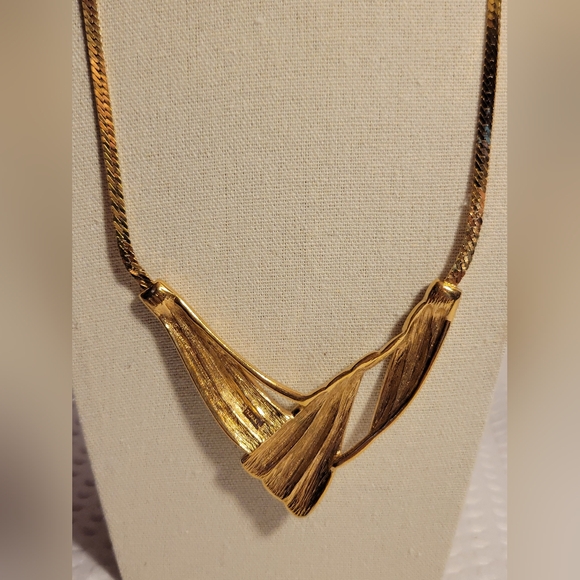 Trifari Gold Tone Statement Necklace With Cream Enamel Vintage - Picture 6 of 8